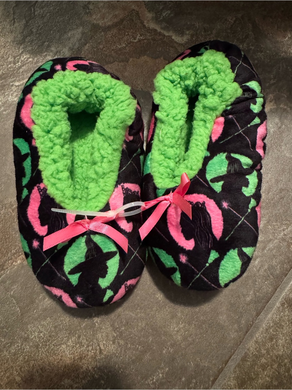 Girls Wicked  7/8 Green & Pink Plush Slippers